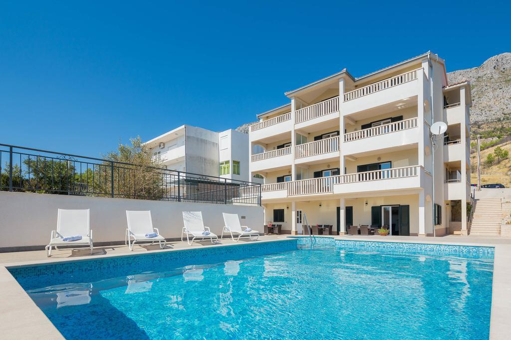 Beachfront Apartments Lara Omiš Exterior foto