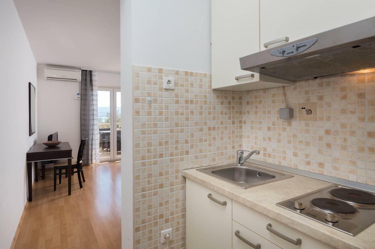 Beachfront Apartments Lara Omiš Habitación foto